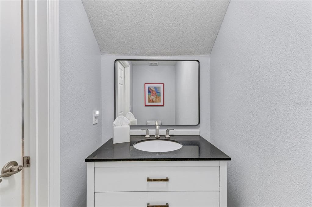 4024 OVERTURE CIRCLE 486 photo 16