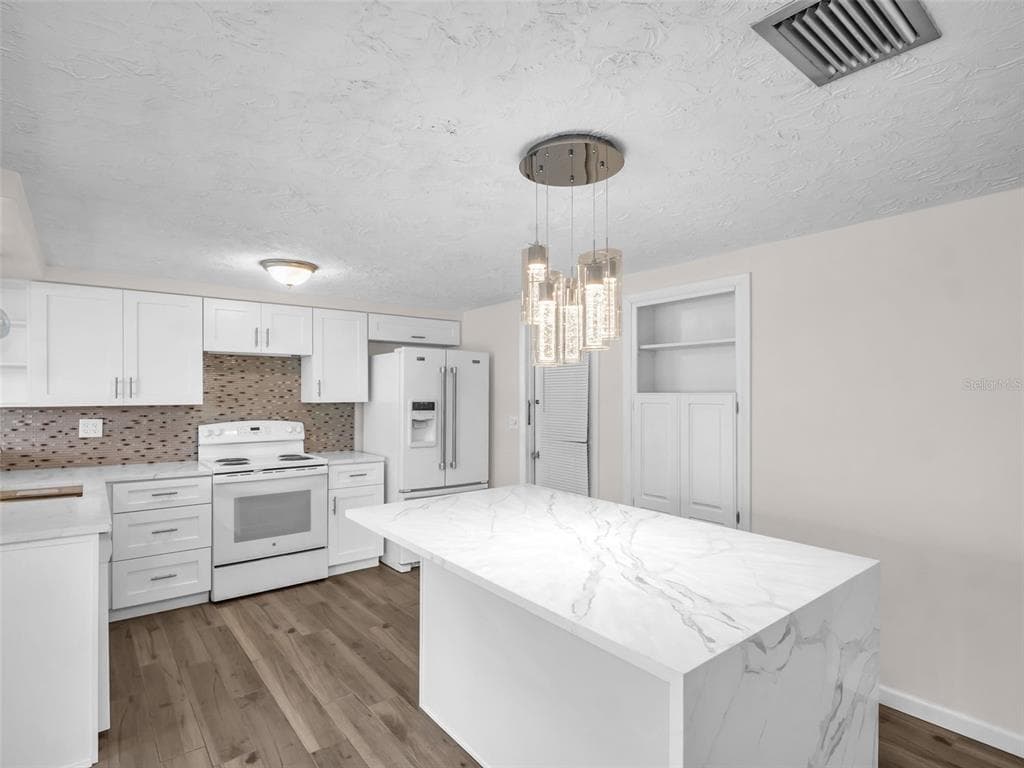 3814 SUNRAY DRIVE 5