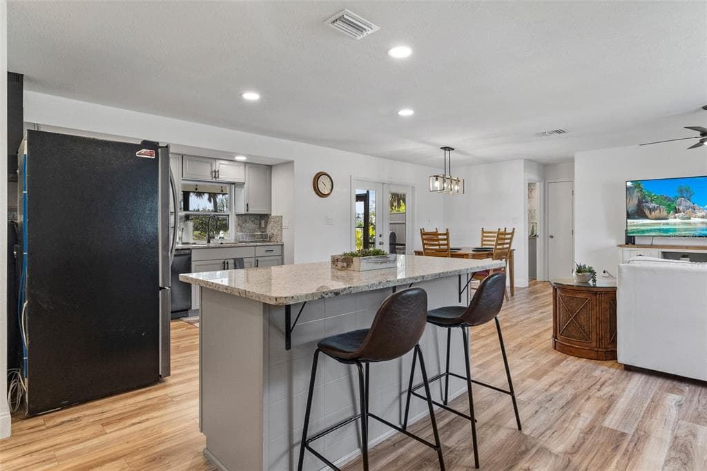 20495 ALBURY DRIVE photo 4
