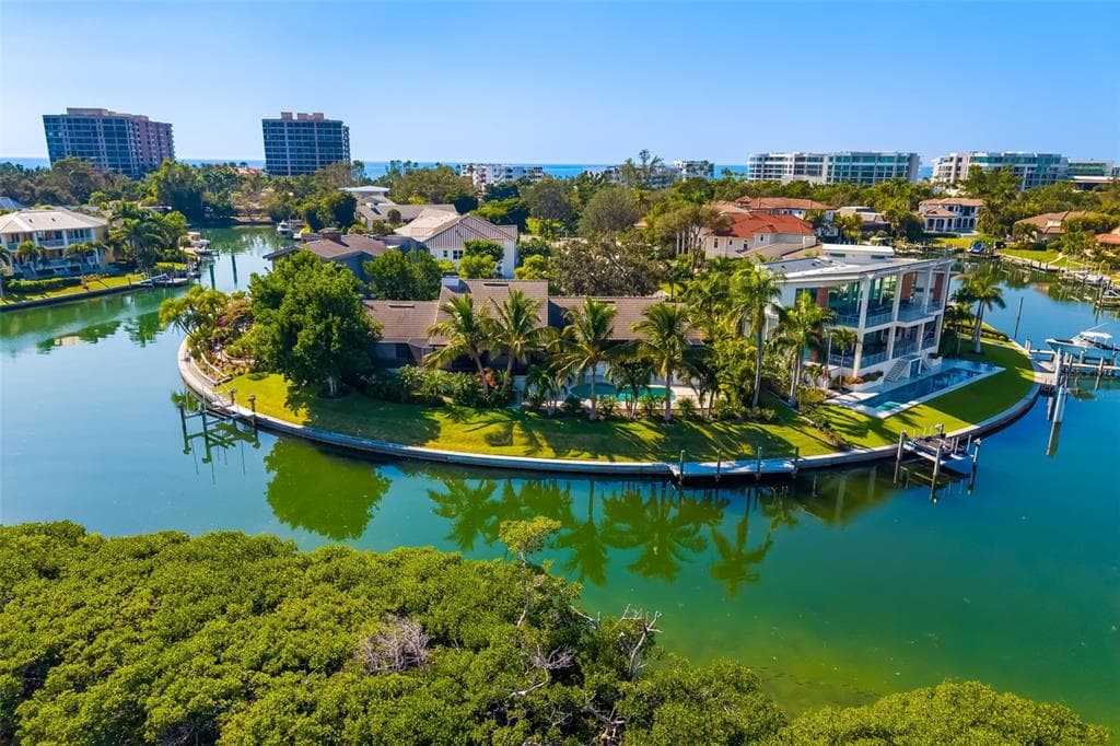 560 HARBOR COVE CIRCLE photo 1