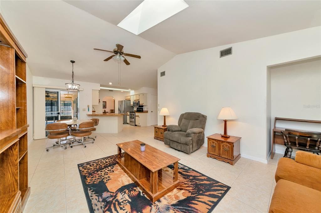 2176 BARKSDALE STREET photo 13