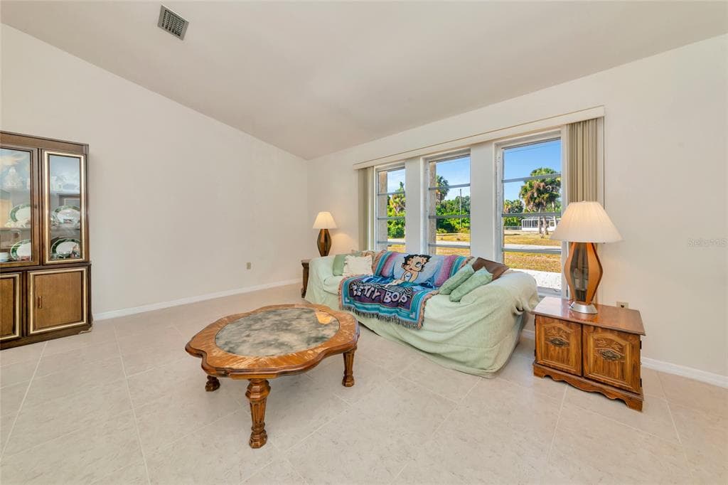 2176 BARKSDALE STREET photo 5