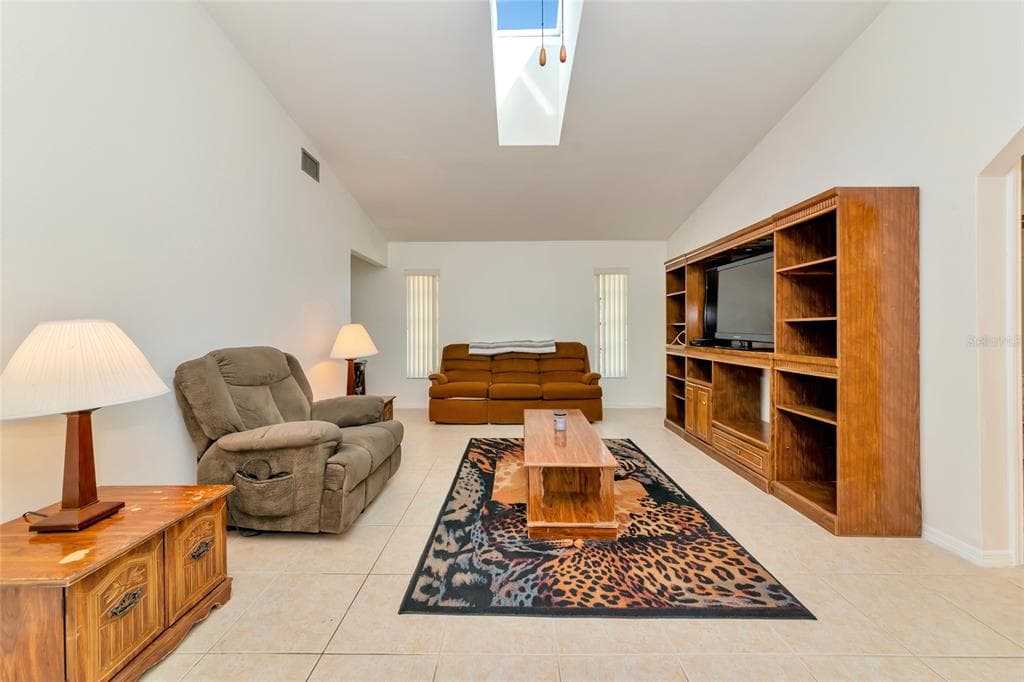 2176 BARKSDALE STREET photo 15
