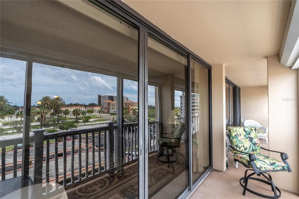 500 TREASURE ISLAND CAUSEWAY 406 photo 17