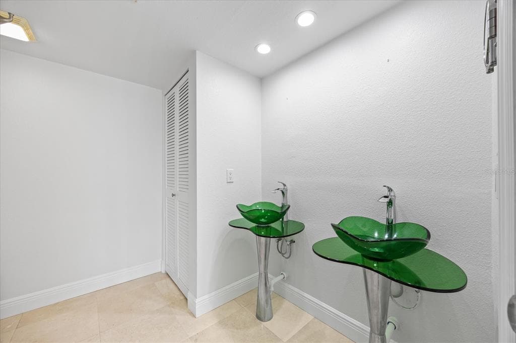 100 OAKMONT LANE 101 photo 20
