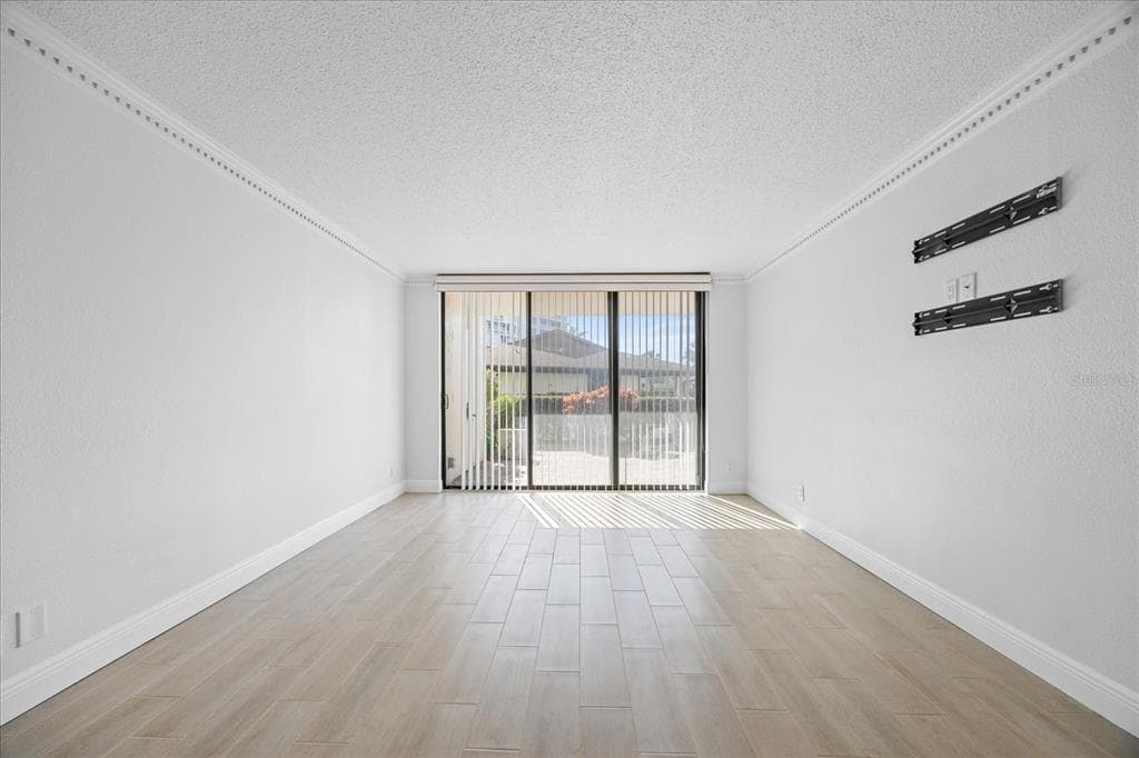 100 OAKMONT LANE 101 photo 19