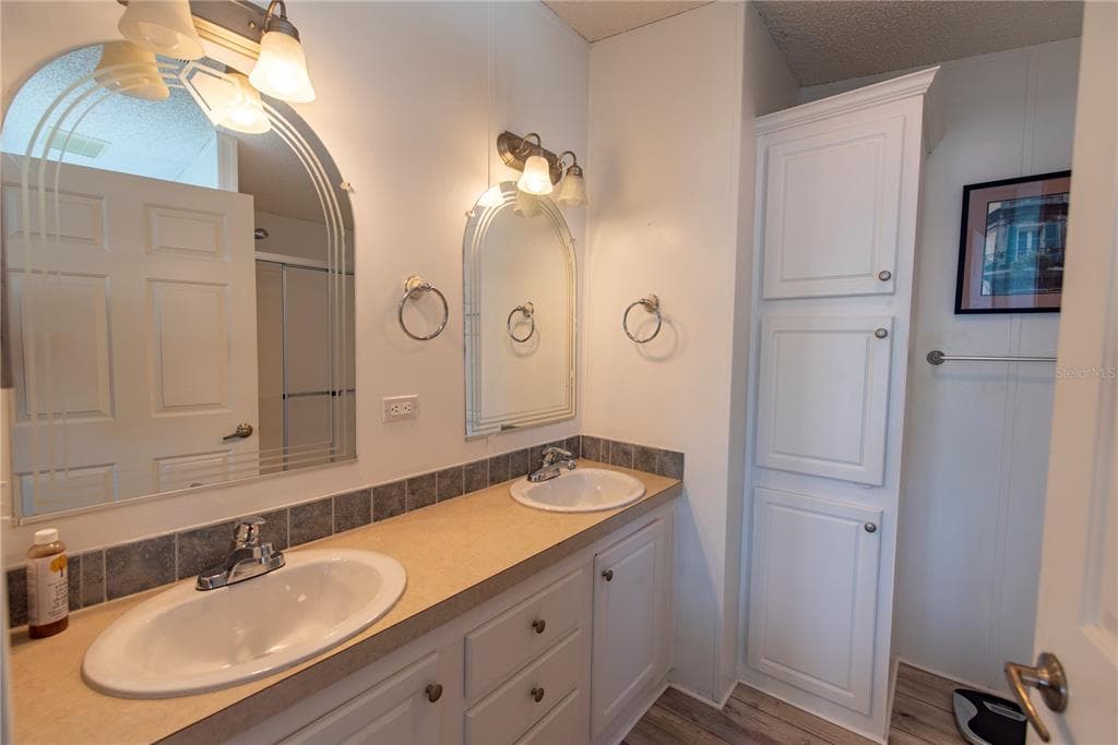 15 ROTTERDAM DRIVE photo 9