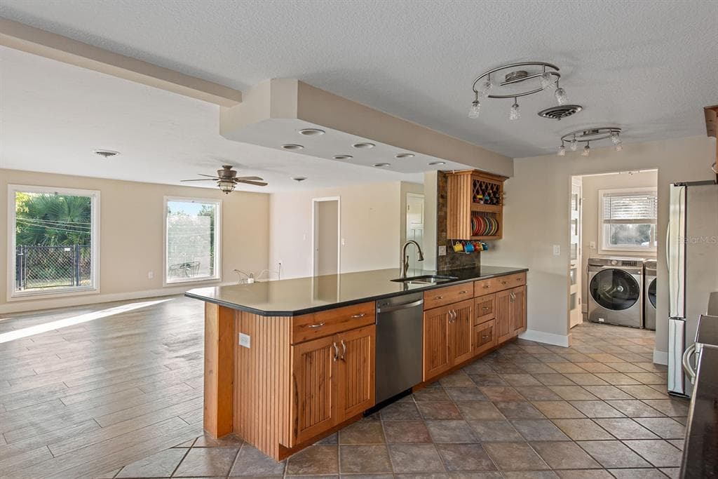 300 E BAY HEIGHTS AVENUE photo 13