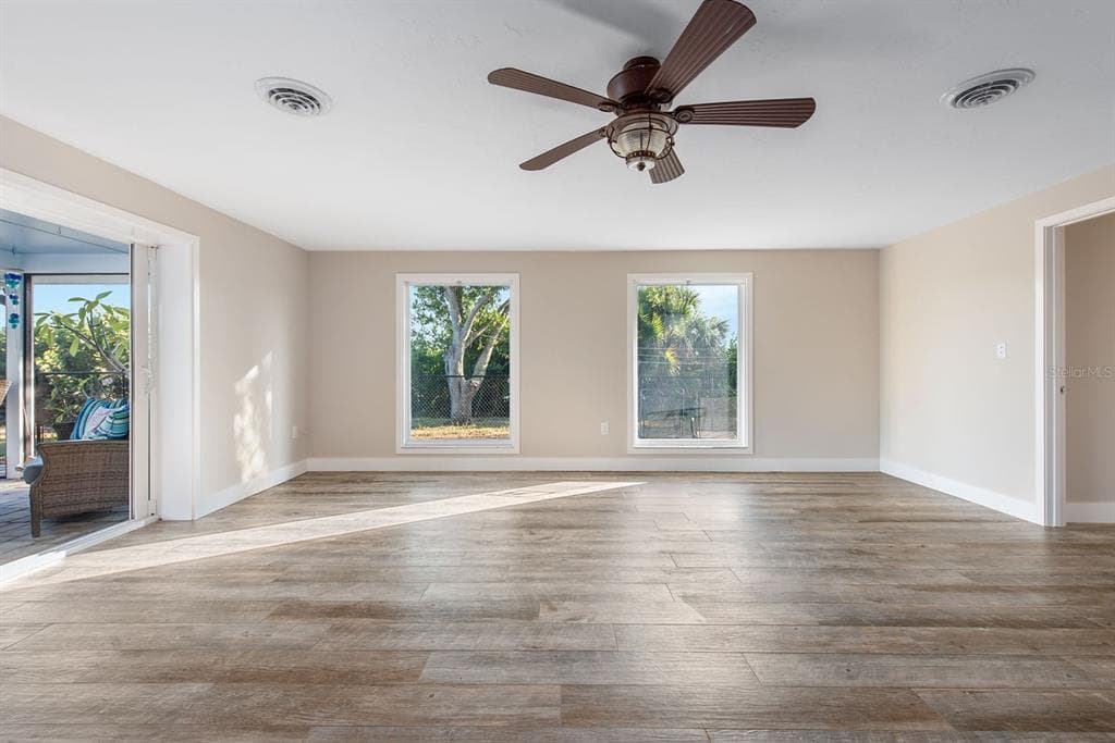 300 E BAY HEIGHTS AVENUE photo 9