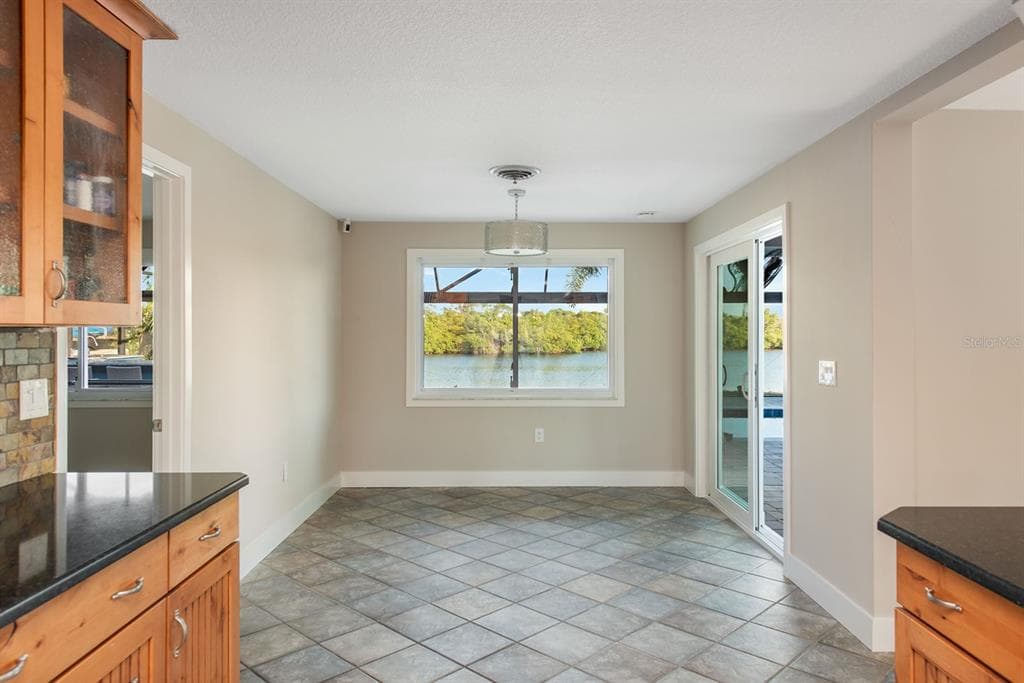 300 E BAY HEIGHTS AVENUE photo 18