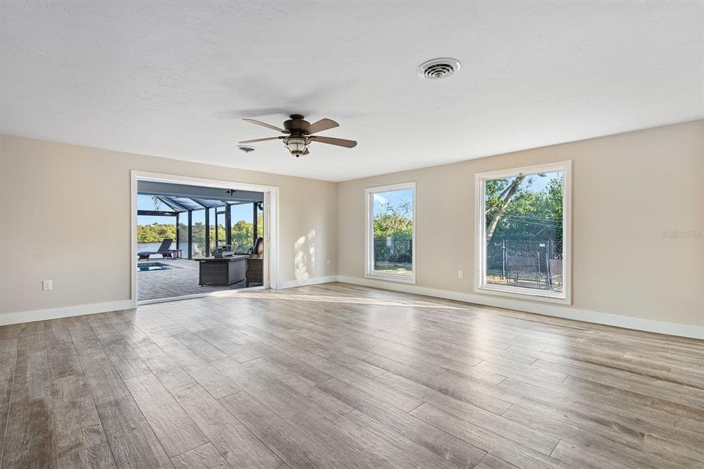 300 E BAY HEIGHTS AVENUE photo 8