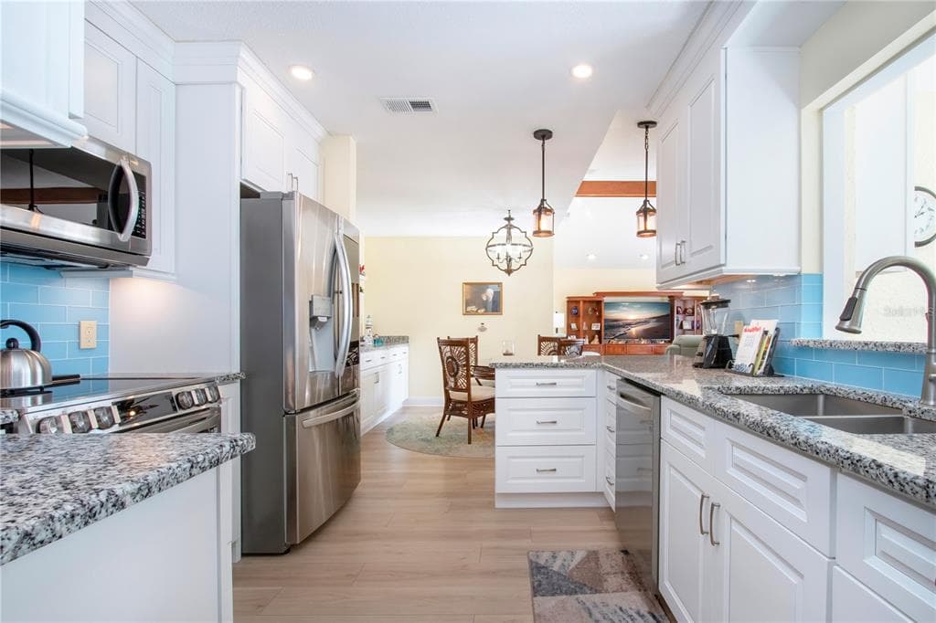 2016 E VIEW DRIVE photo 21