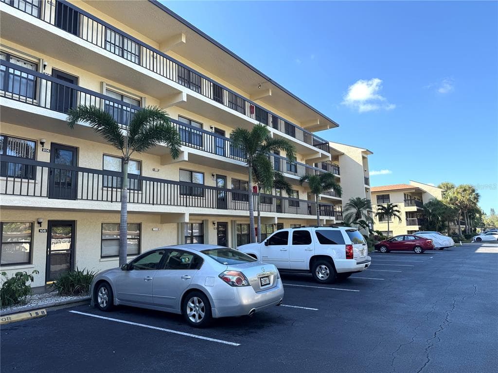 315 30TH AVENUE W B305 photo 2