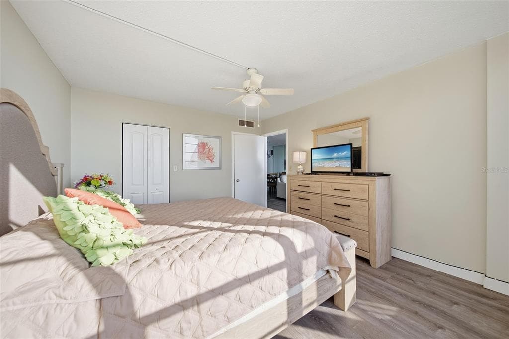 17580 GULF BOULEVARD 302 photo 17