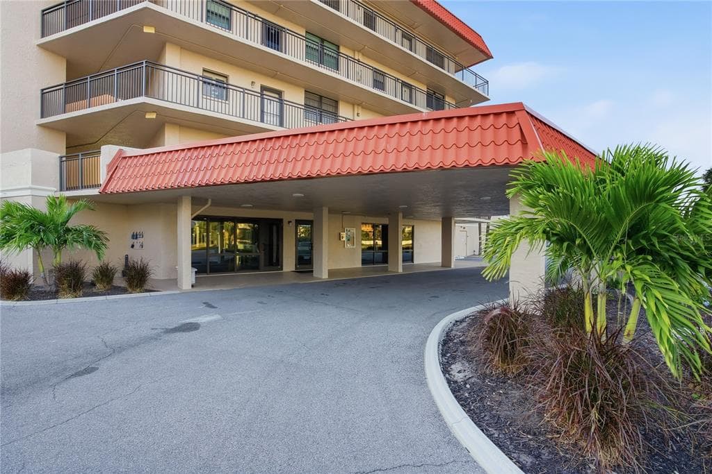 17580 GULF BOULEVARD 302 photo 3