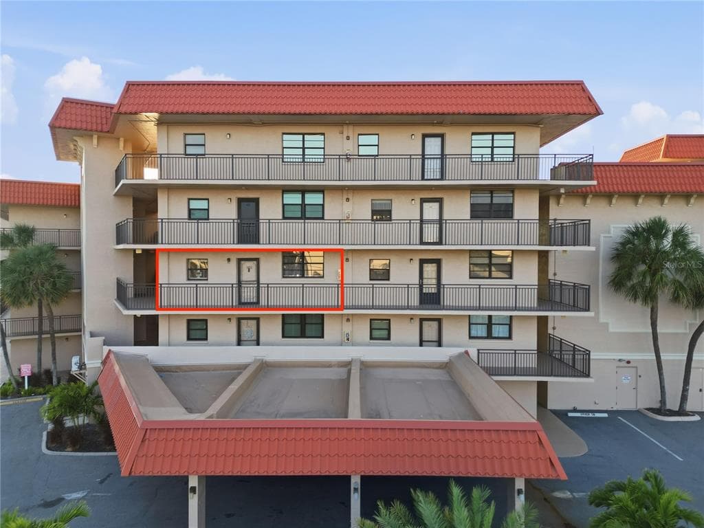 17580 GULF BOULEVARD 302 photo 4