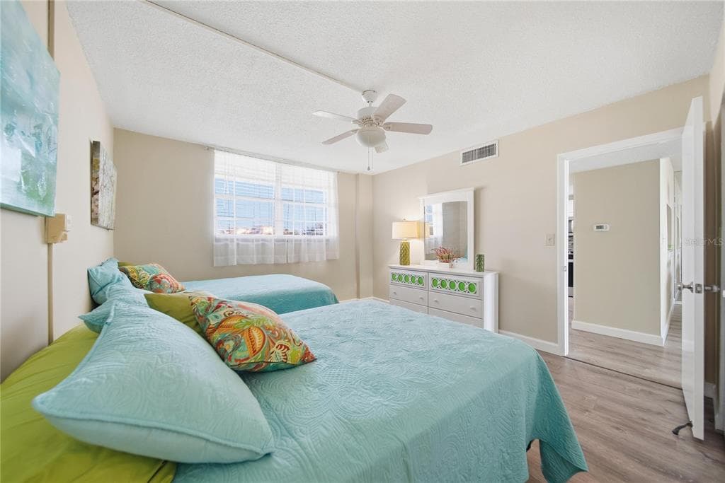 17580 GULF BOULEVARD 302 photo 21