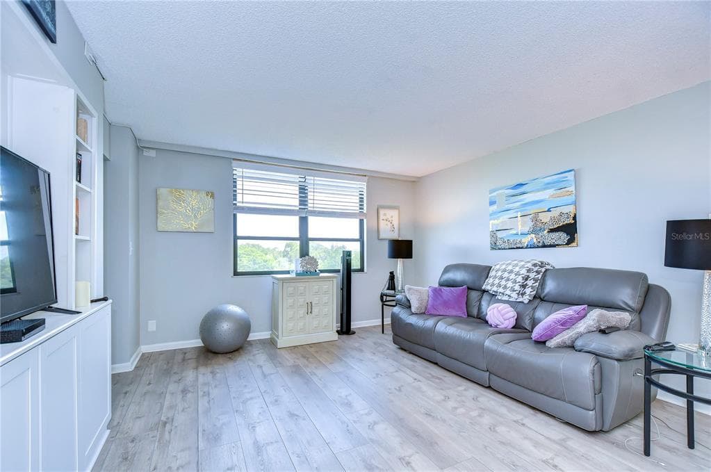 2616 COVE CAY DRIVE 506 photo 25