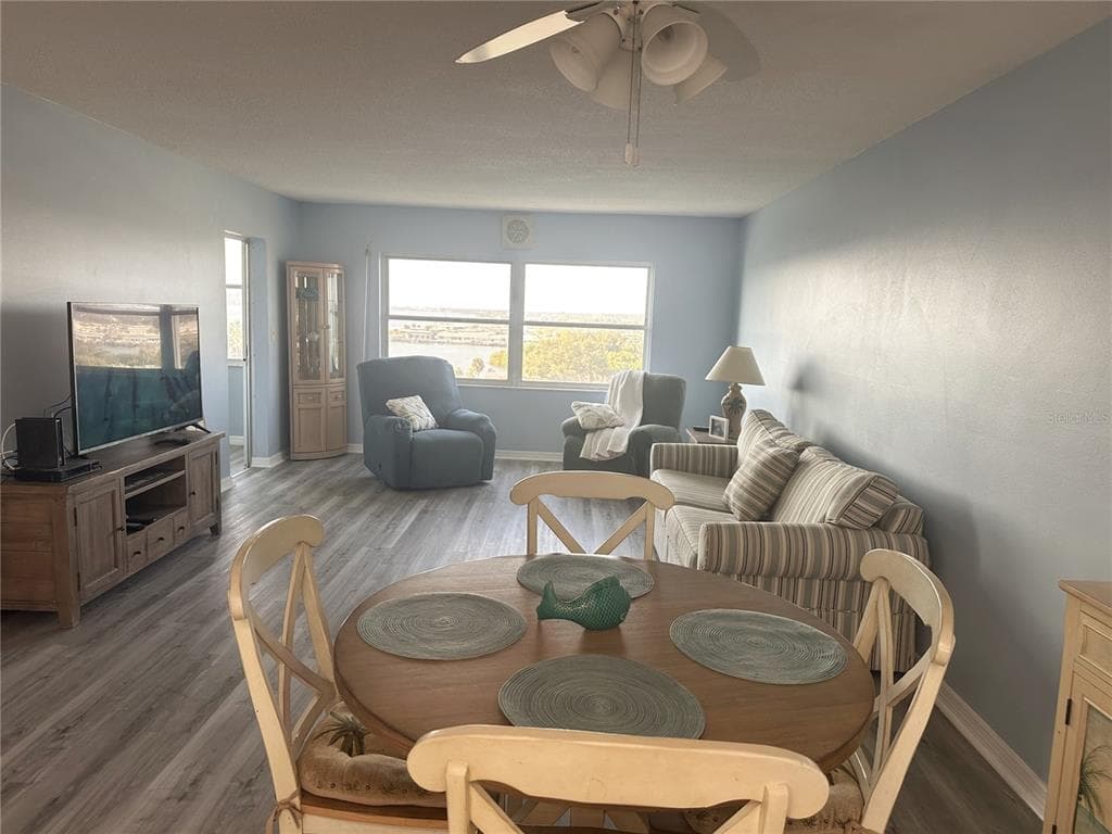 4725 COVE CIRCLE 804 photo 6