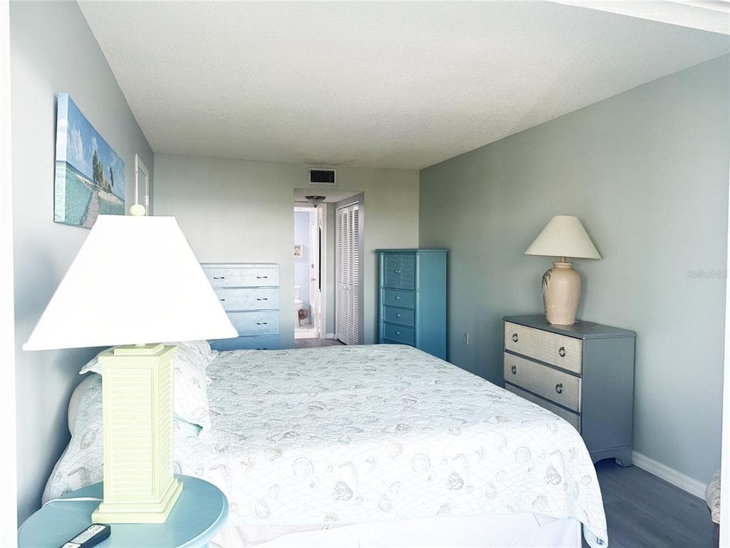 4725 COVE CIRCLE 804 photo 11