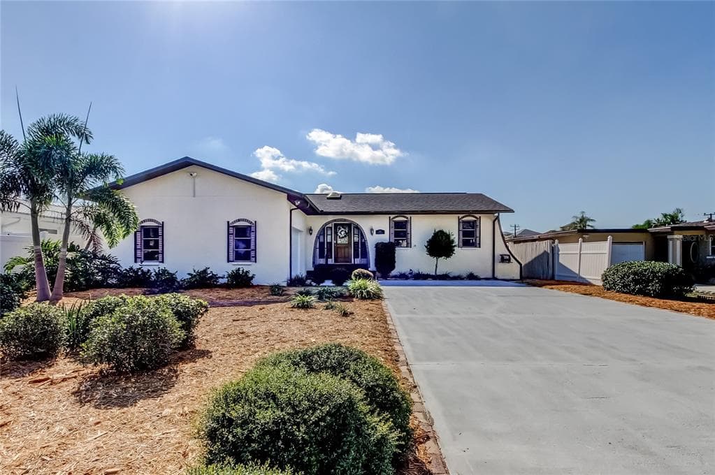 212 WESTWINDS DRIVE photo 5