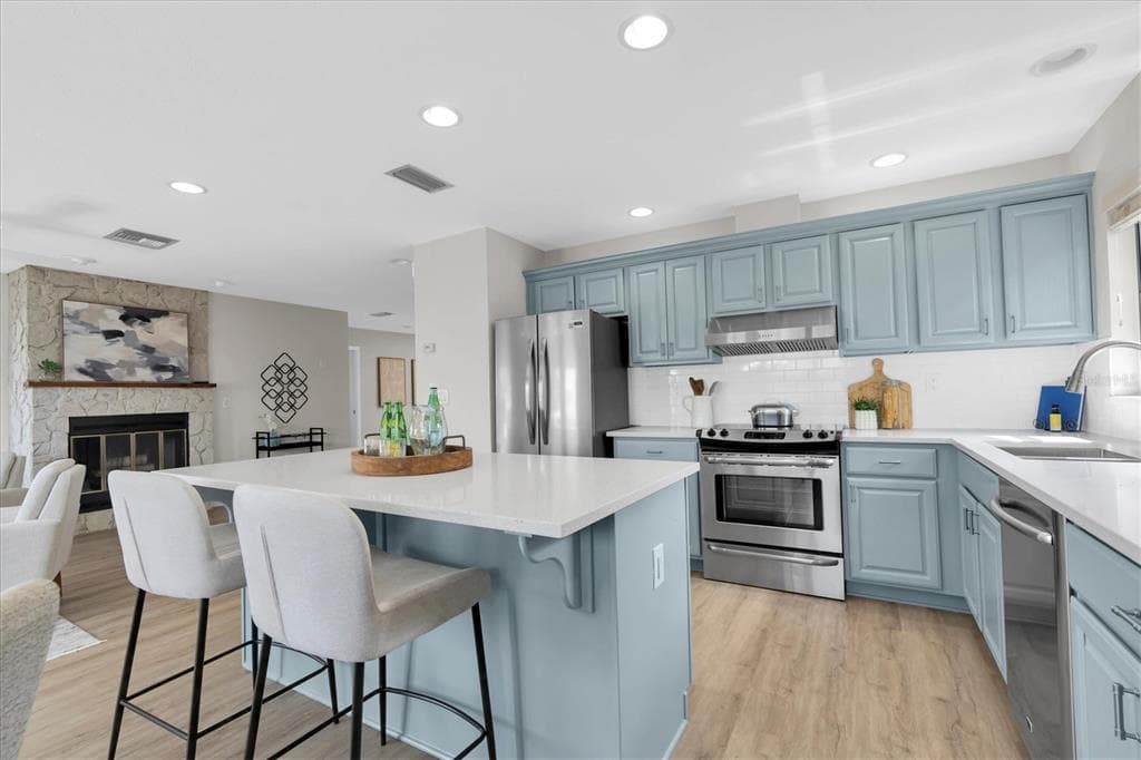 212 WESTWINDS DRIVE photo 18