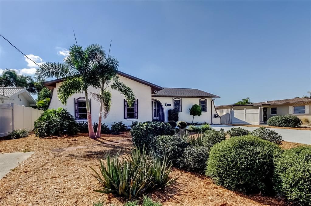 212 WESTWINDS DRIVE photo 4