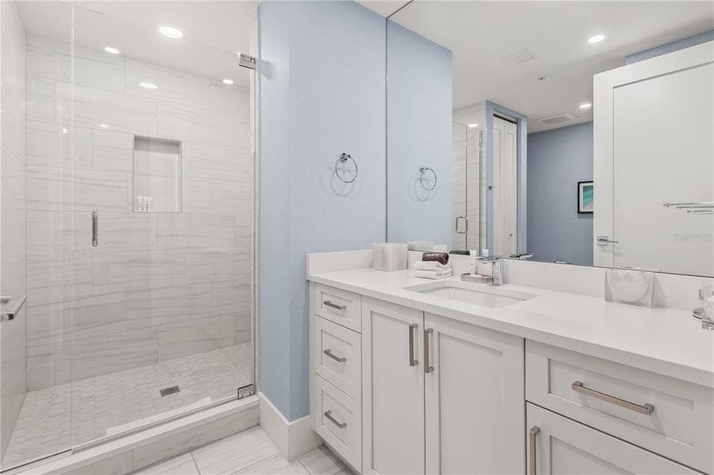 1035 SEASIDE DRIVE 404 photo 14