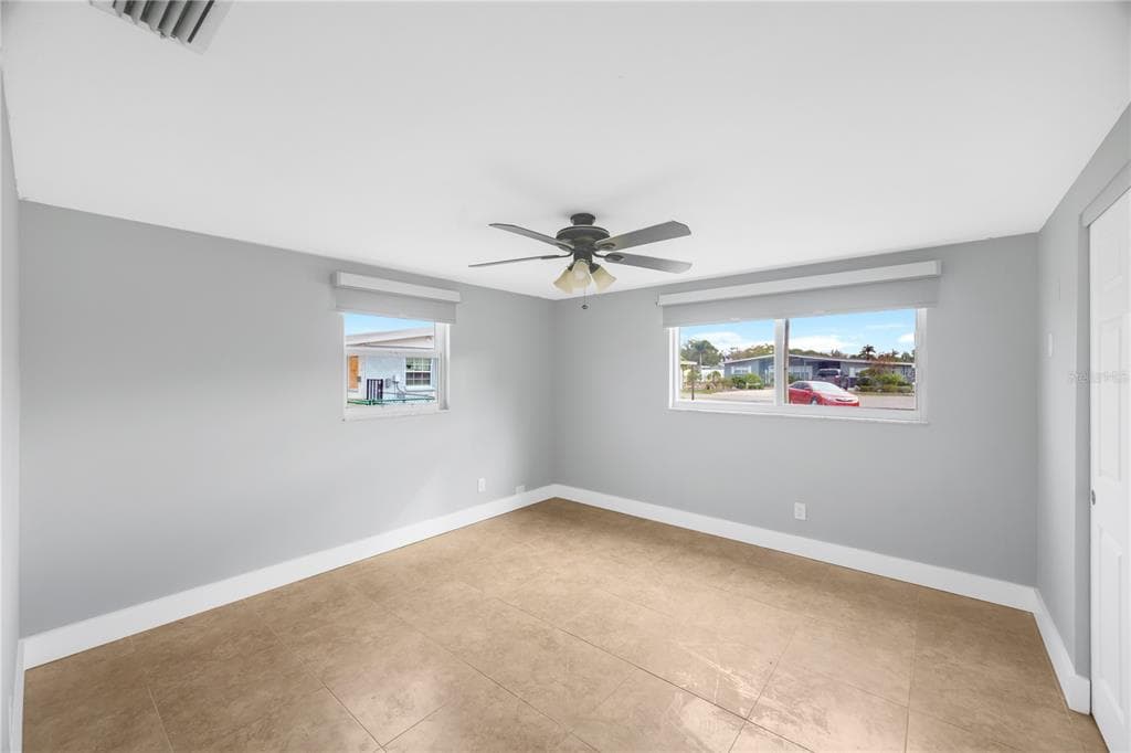 827 BLUE HERON BOULEVARD photo 15