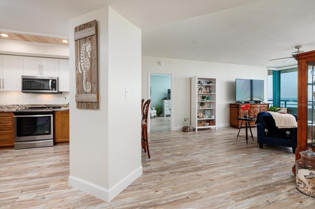 1520 GULF BOULEVARD 1404 photo 8