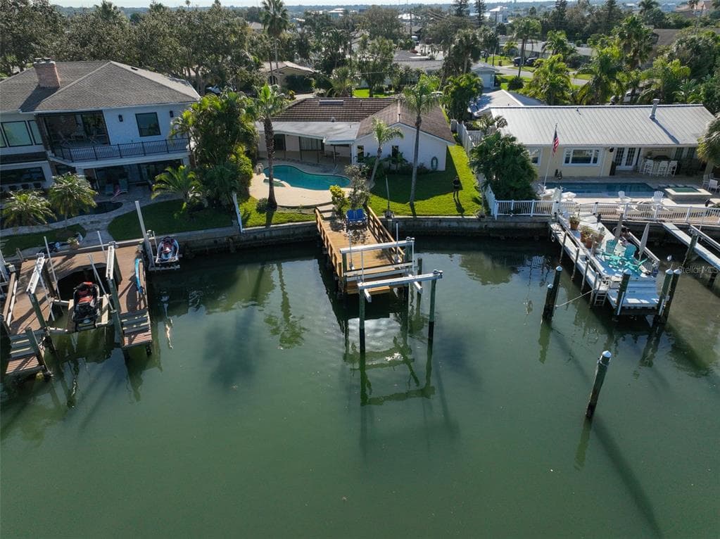 410 HARBOR DRIVE N photo 7