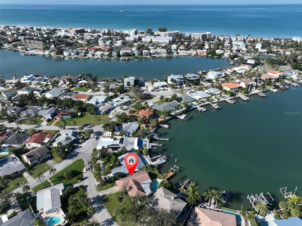 410 HARBOR DRIVE N 3