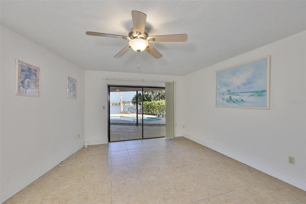 410 HARBOR DRIVE N photo 20