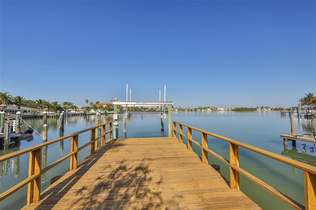 410 HARBOR DRIVE N photo 9