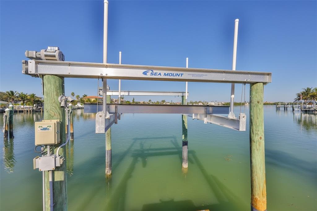 410 HARBOR DRIVE N photo 10