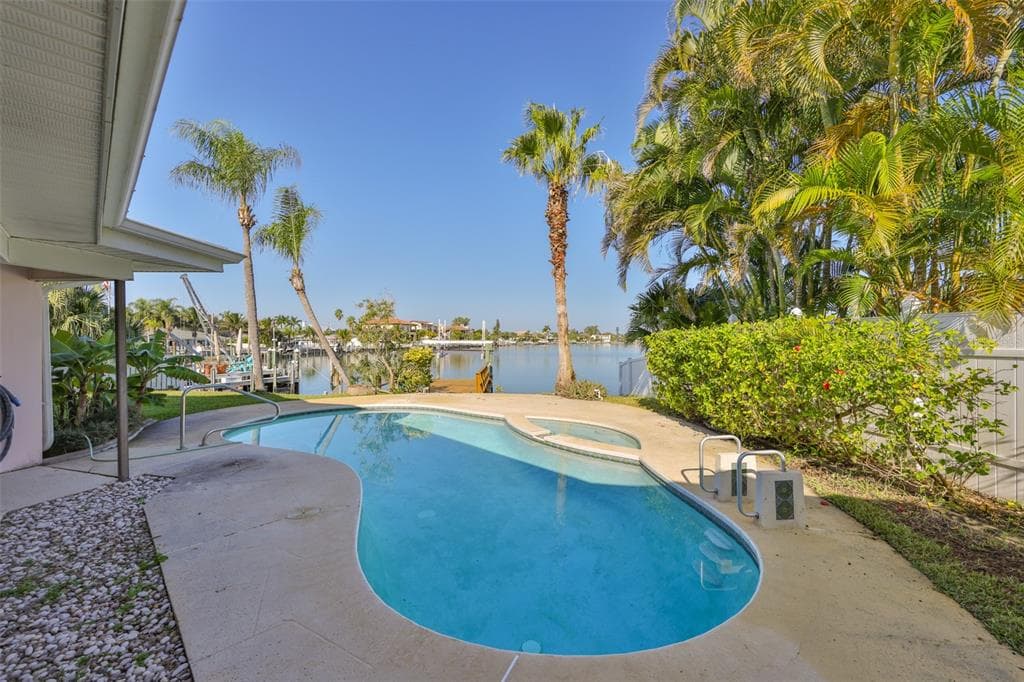 410 HARBOR DRIVE N photo 14