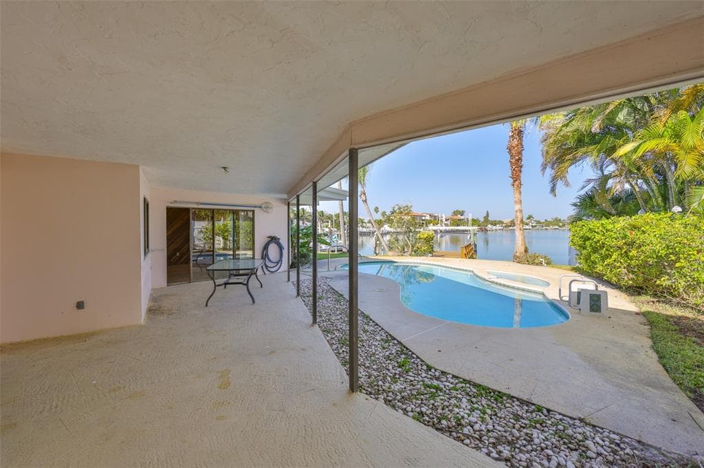 410 HARBOR DRIVE N photo 15