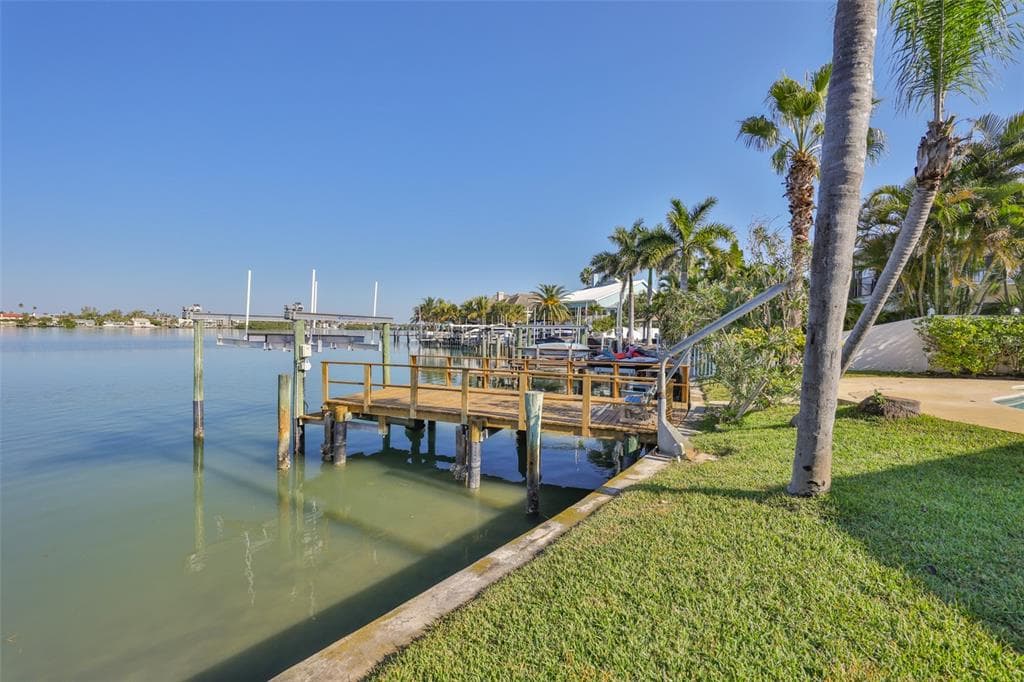 410 HARBOR DRIVE N photo 11