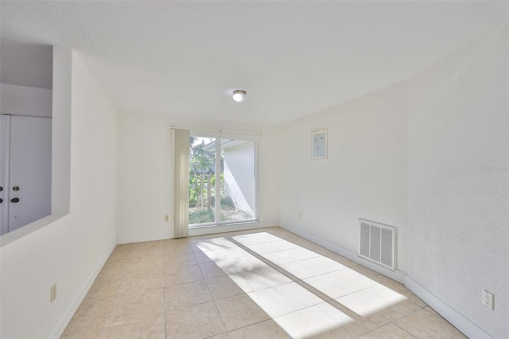 410 HARBOR DRIVE N photo 21
