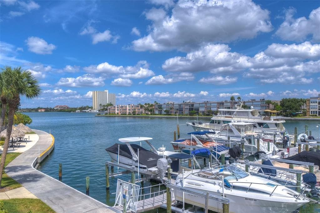 7400 SUN ISLAND DRIVE S 202 photo 12