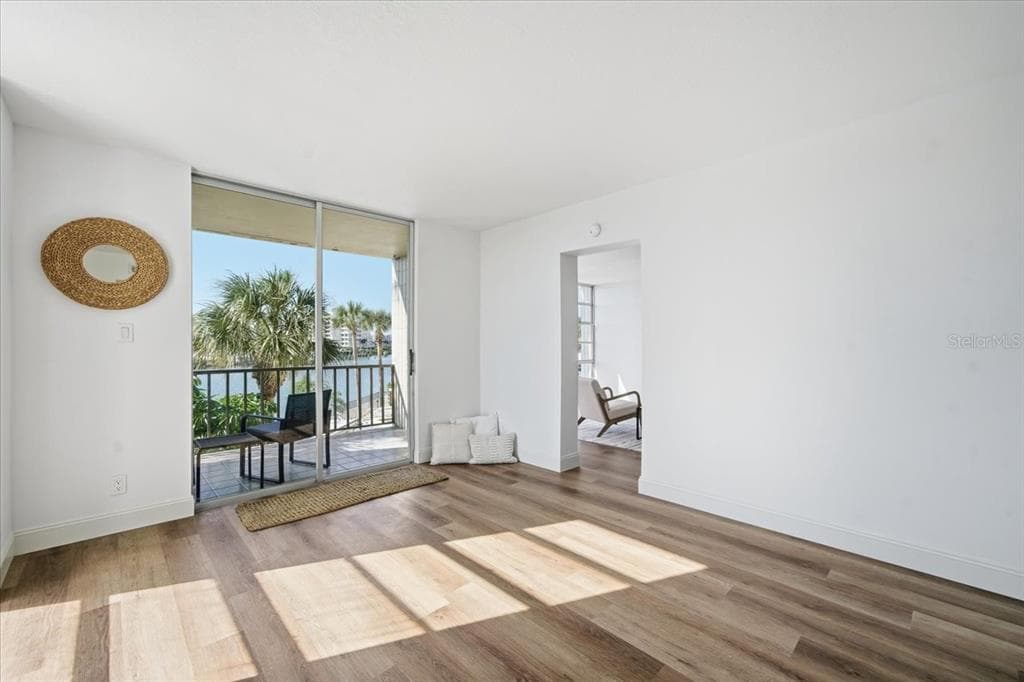 7400 SUN ISLAND DRIVE S 202 photo 24