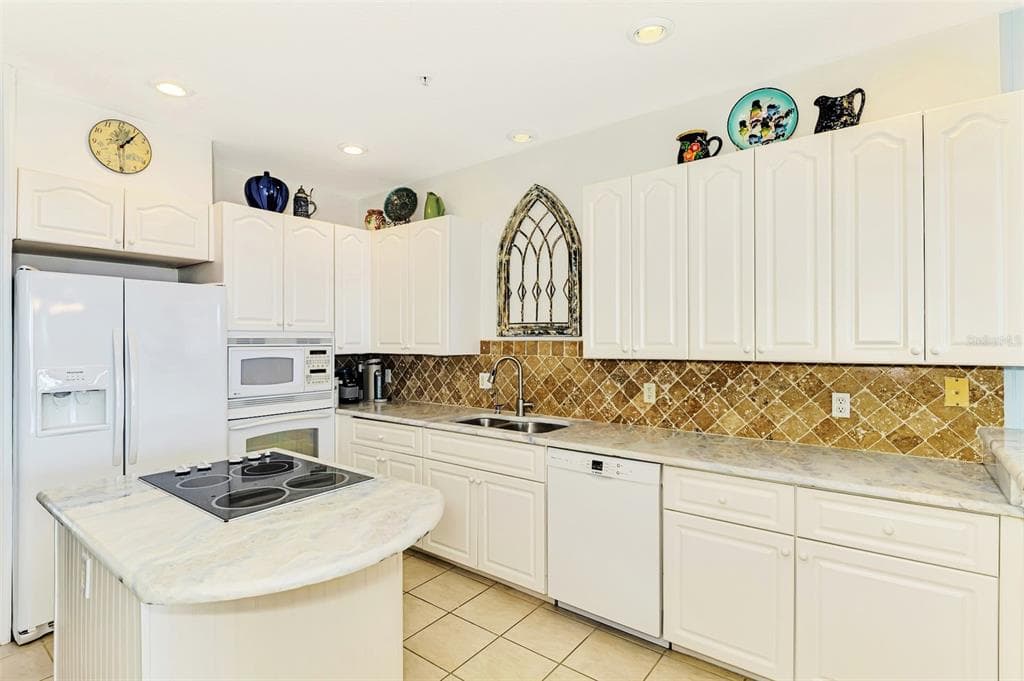 4410 WARREN AVENUE 504 photo 10