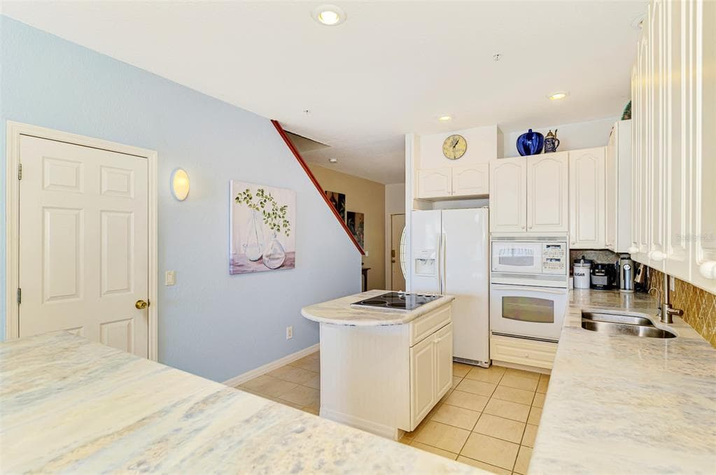 4410 WARREN AVENUE 504 photo 11