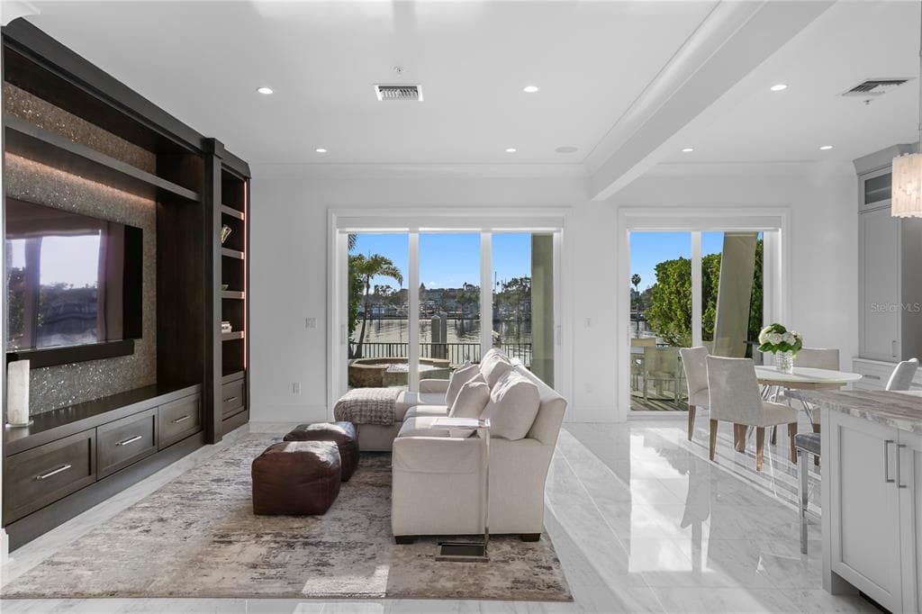 1037 ROYAL PASS ROAD photo 9
