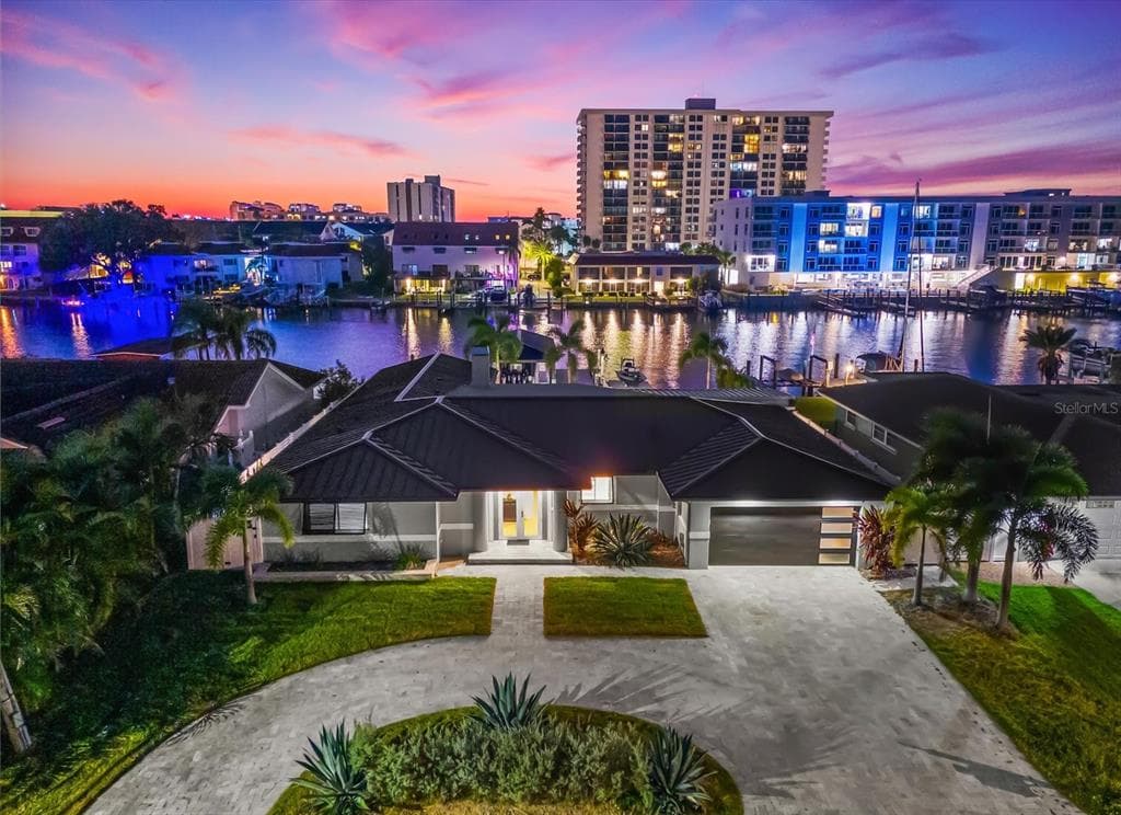 330 LEEWARD ISLAND 2
