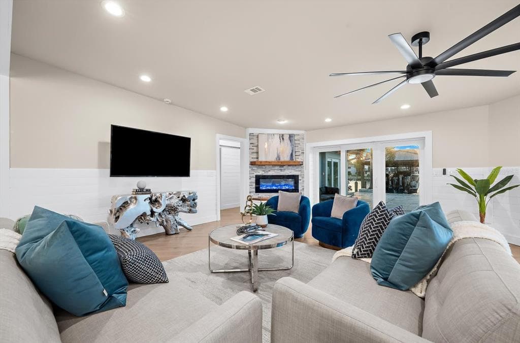 330 LEEWARD ISLAND photo 10