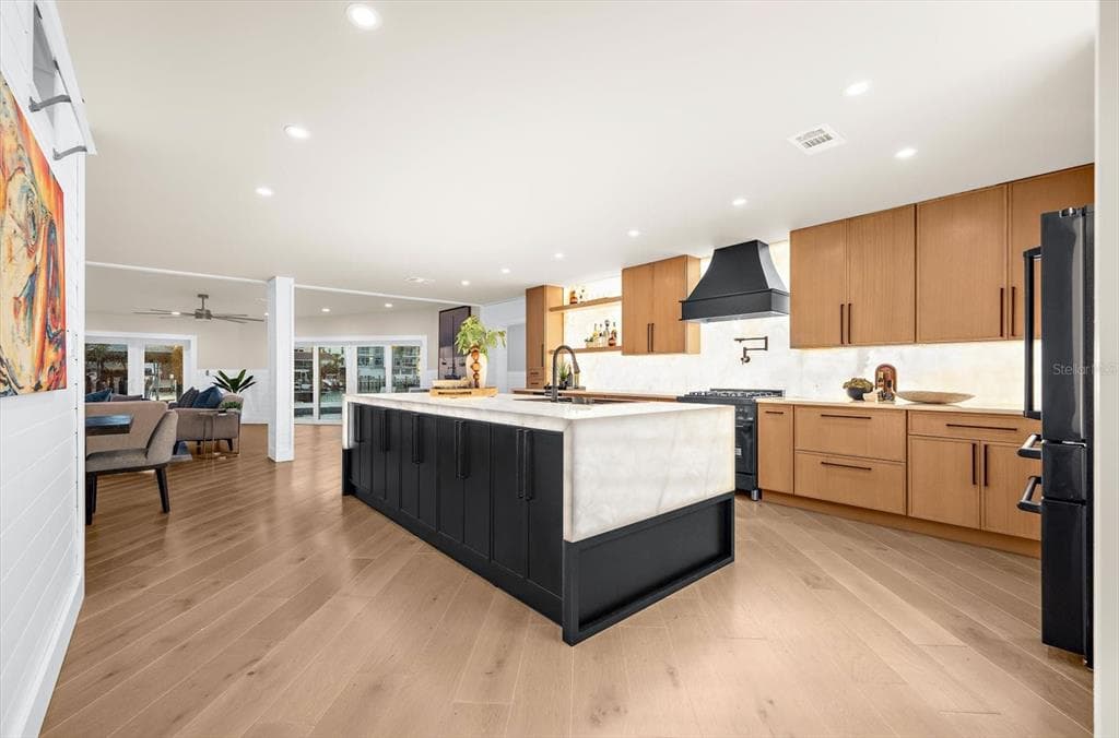 330 LEEWARD ISLAND photo 19