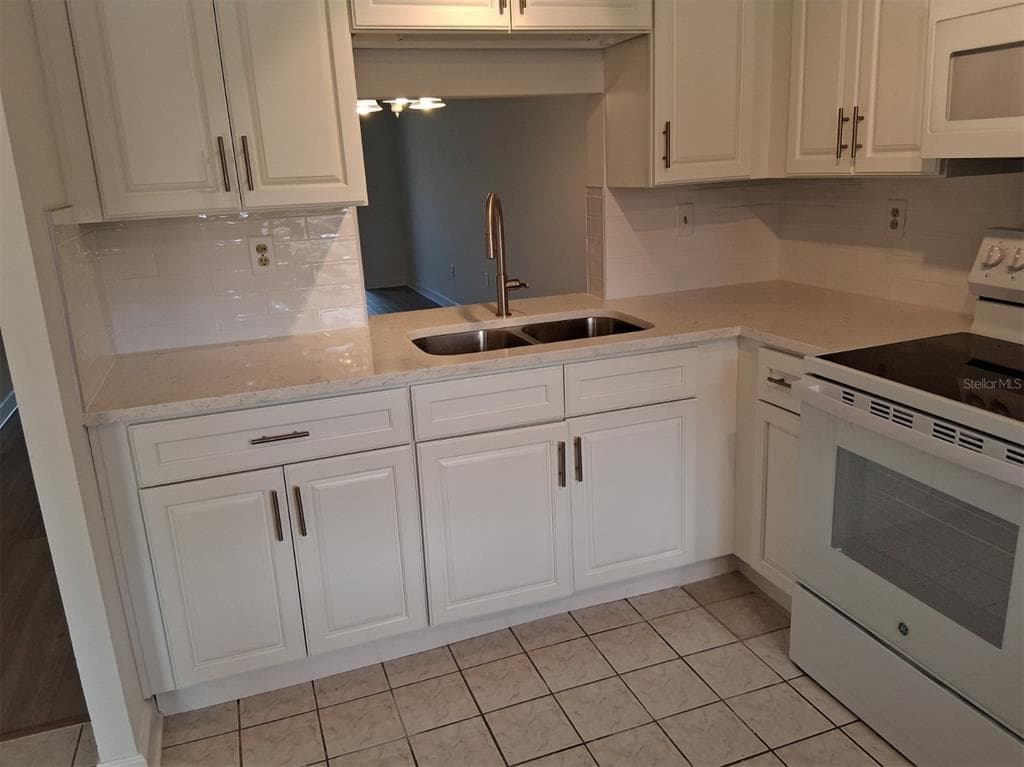 4326 SUMMERSUN DRIVE photo 9