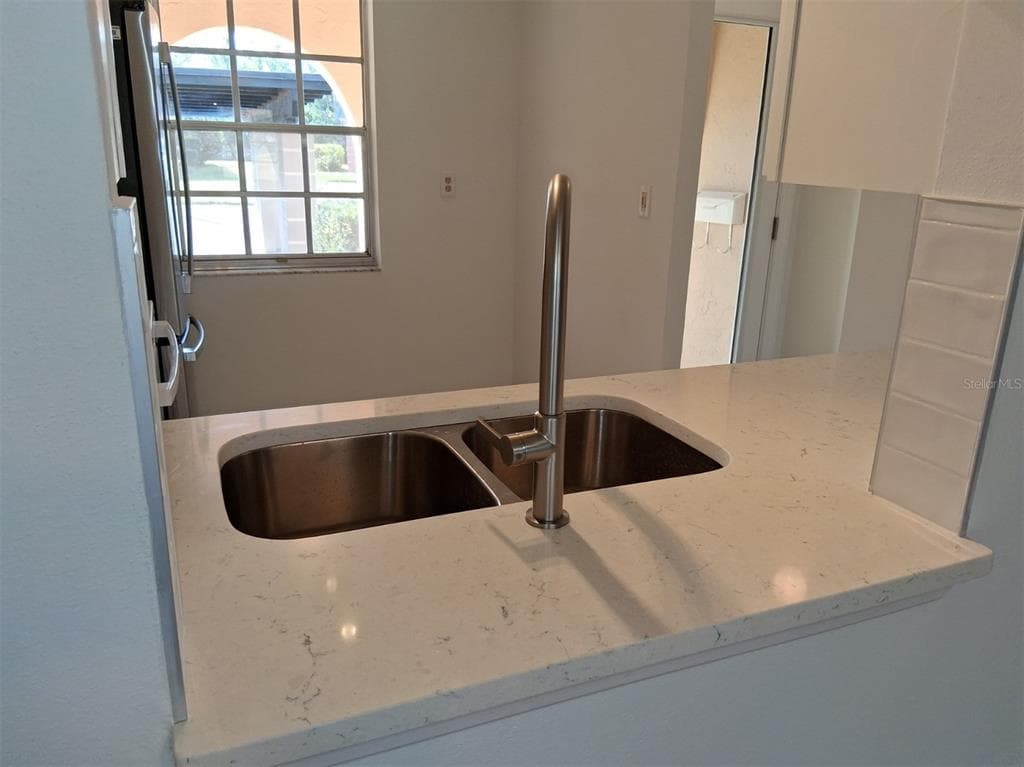 4326 SUMMERSUN DRIVE photo 4
