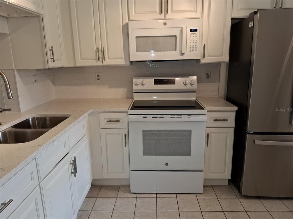 4326 SUMMERSUN DRIVE photo 8